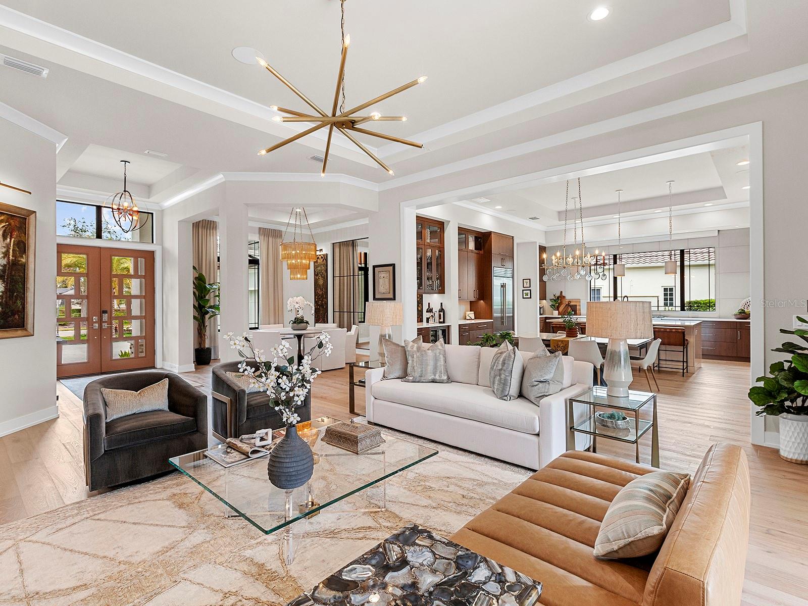 FOUNDERS CLUB - Residential