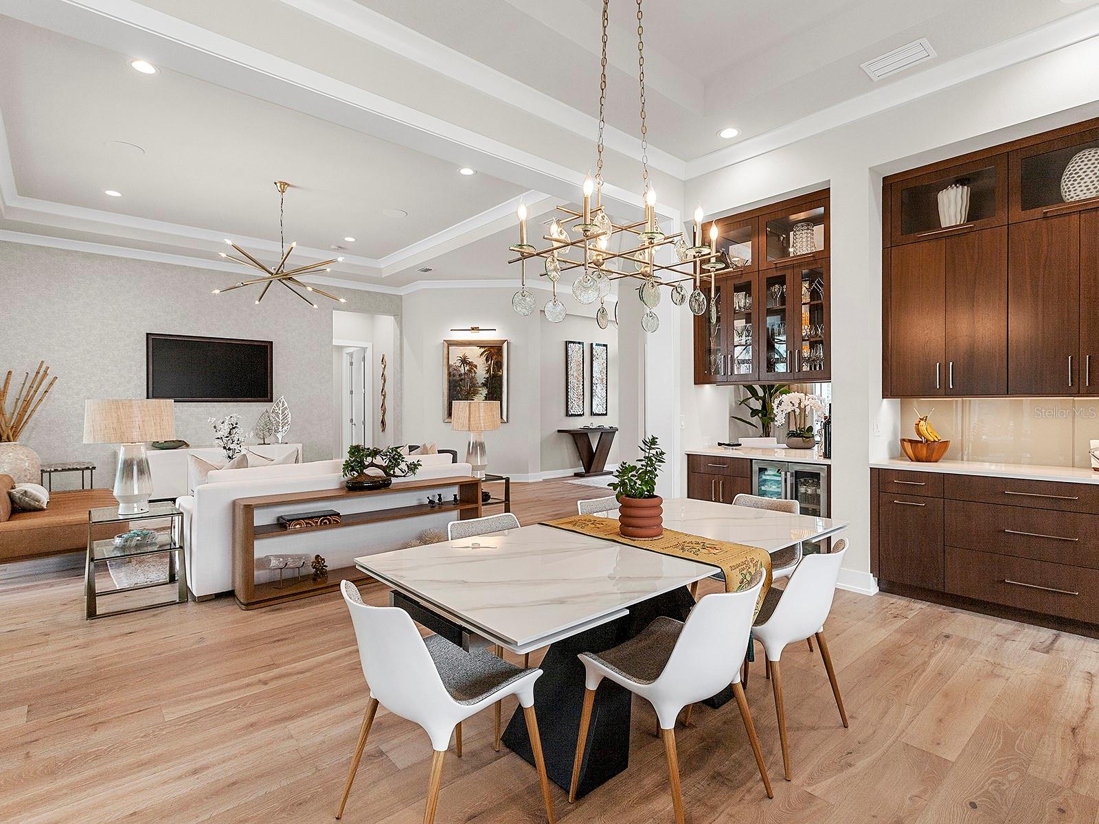 FOUNDERS CLUB - Residential