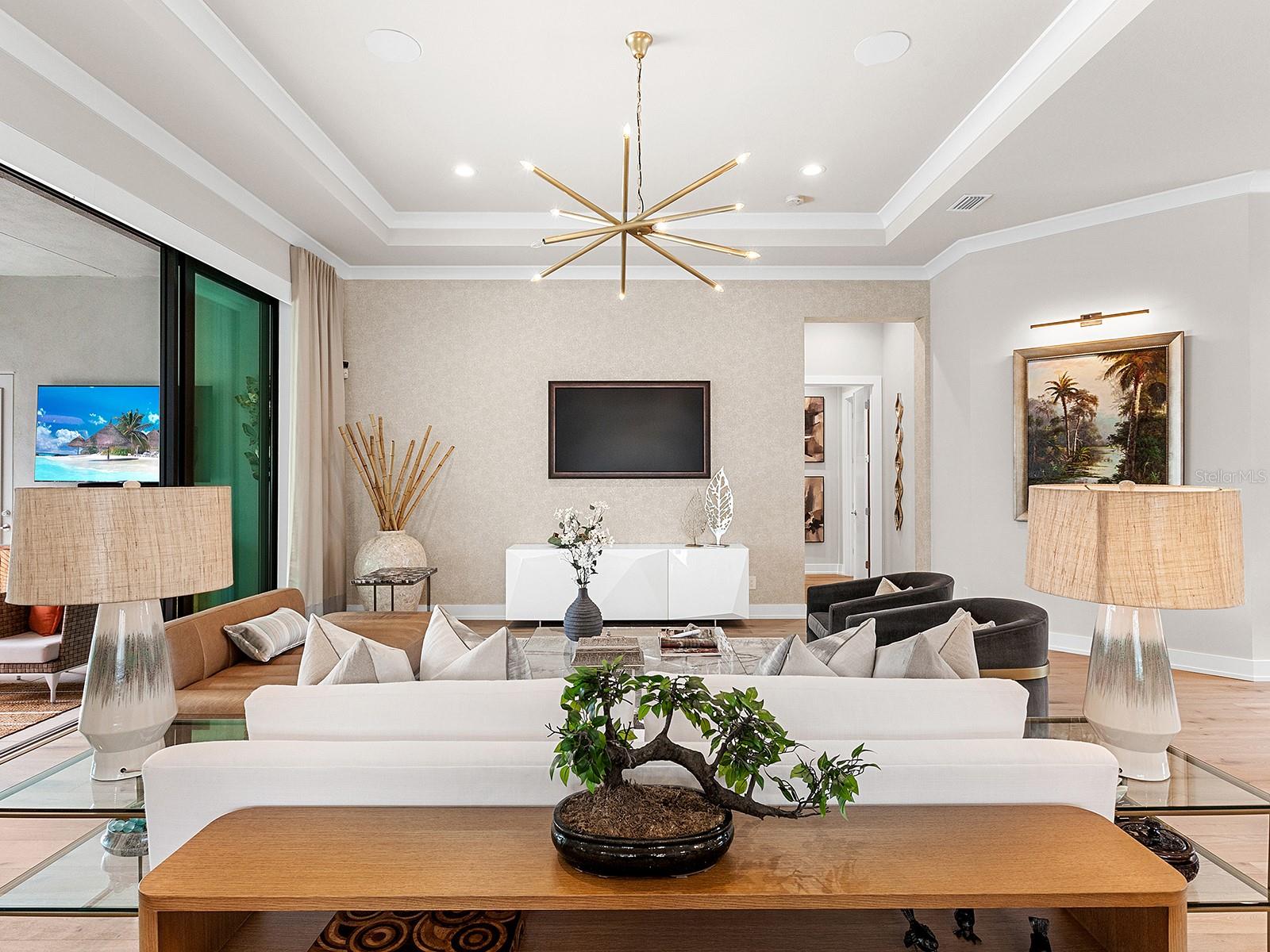 FOUNDERS CLUB - Residential