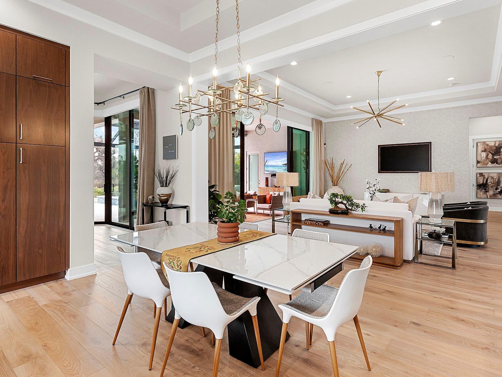 FOUNDERS CLUB - Residential