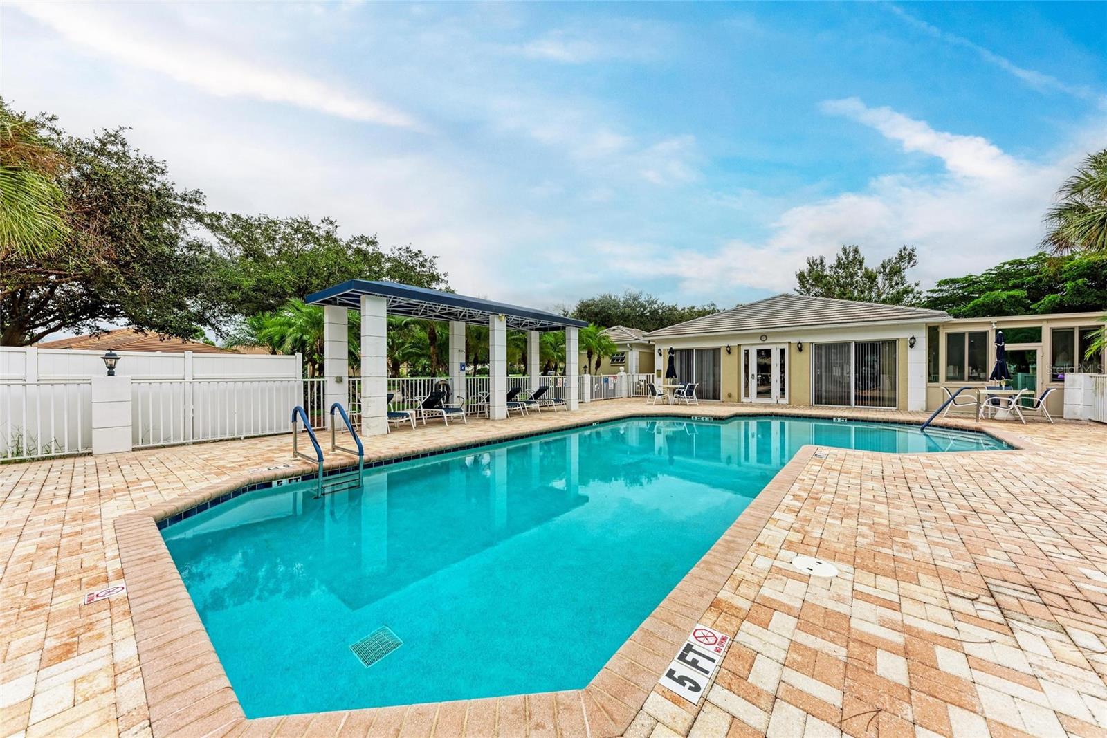 FAIRWAY GLEN ST ANDREWS PARK - Residential