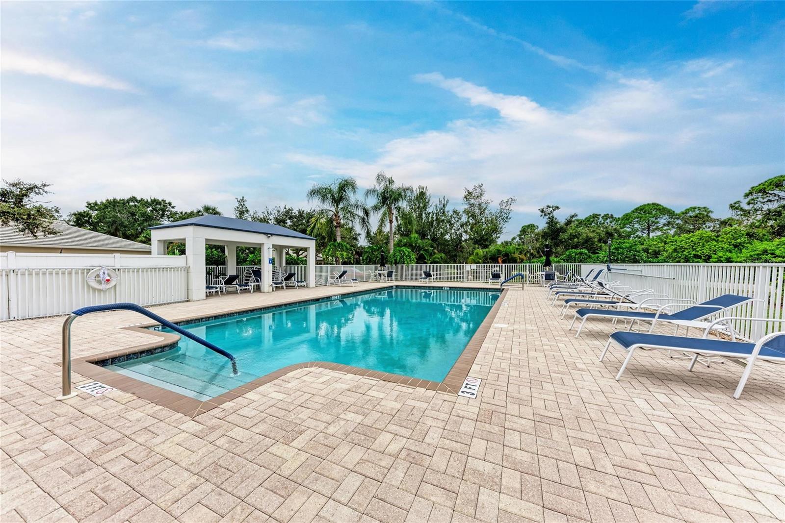 FAIRWAY GLEN ST ANDREWS PARK - Residential