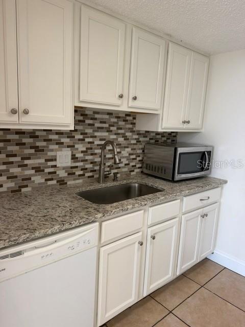 THE NAUTILUS CONDOMINIUM - Residential Lease