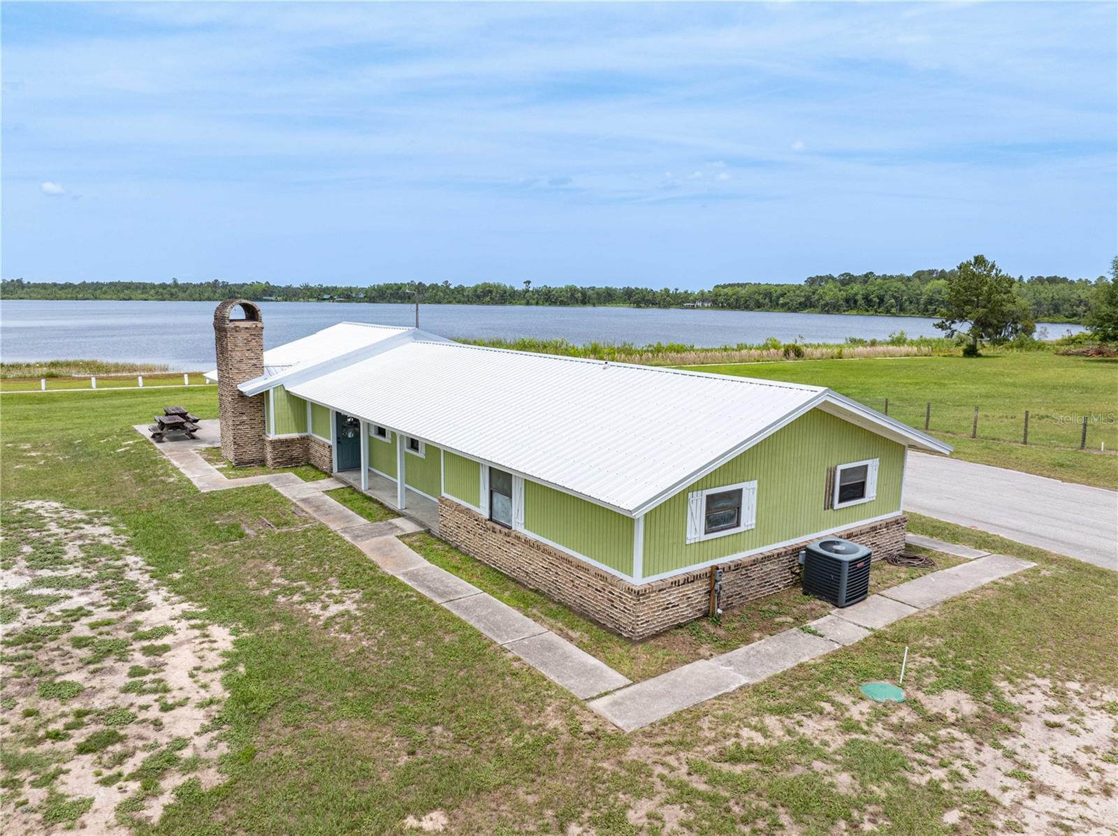 LAKE LOUISE ESTATES - Residential