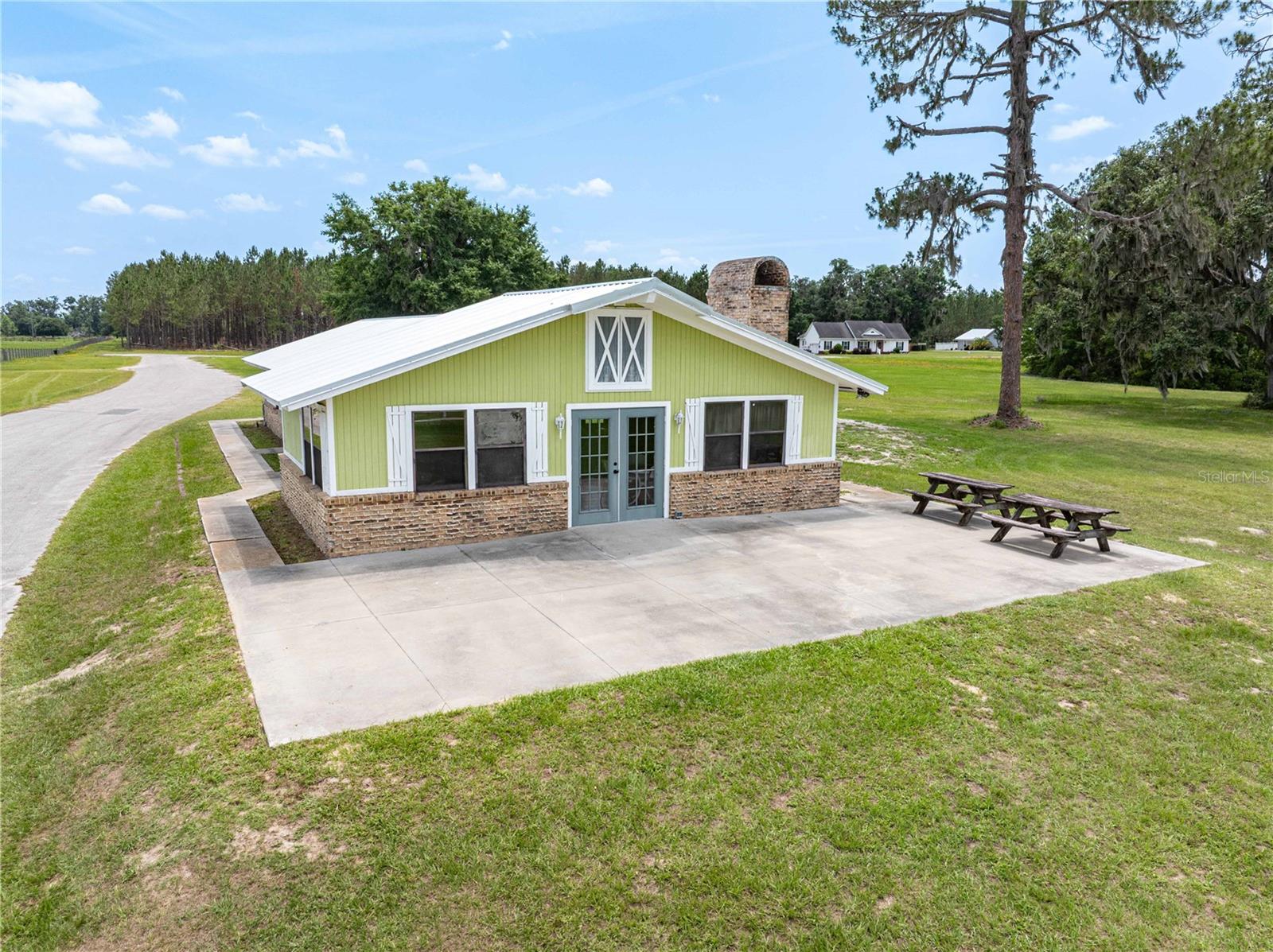 LAKE LOUISE ESTATES - Residential