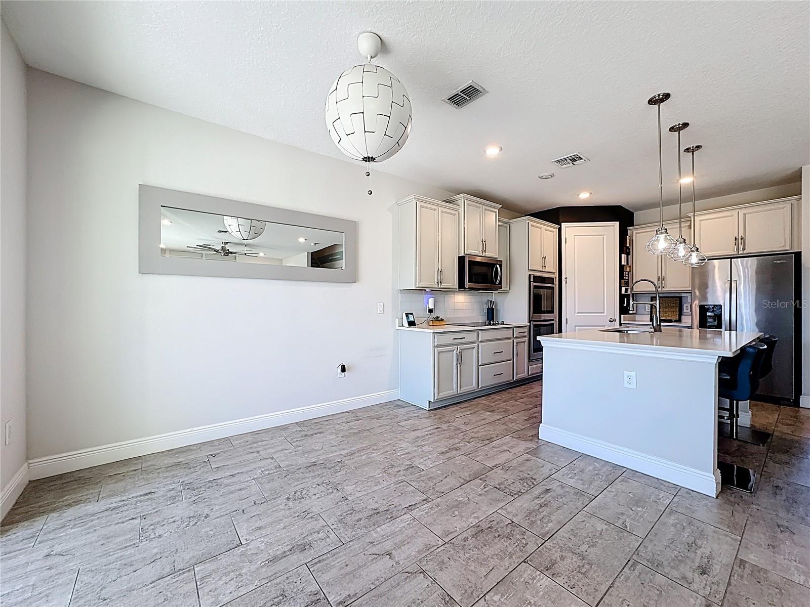 OAKLAND TRAILS - Residential Lease