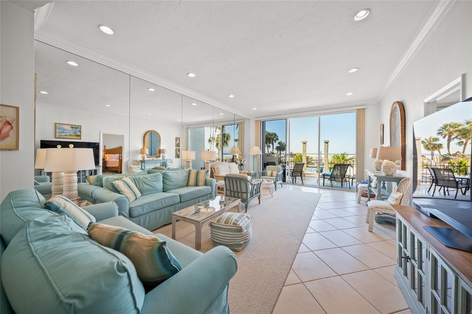LIDO BEACH CLUB - Residential