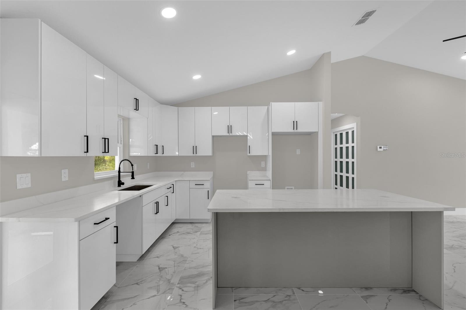 LAKE TROPICANA RANCHETTES - Residential