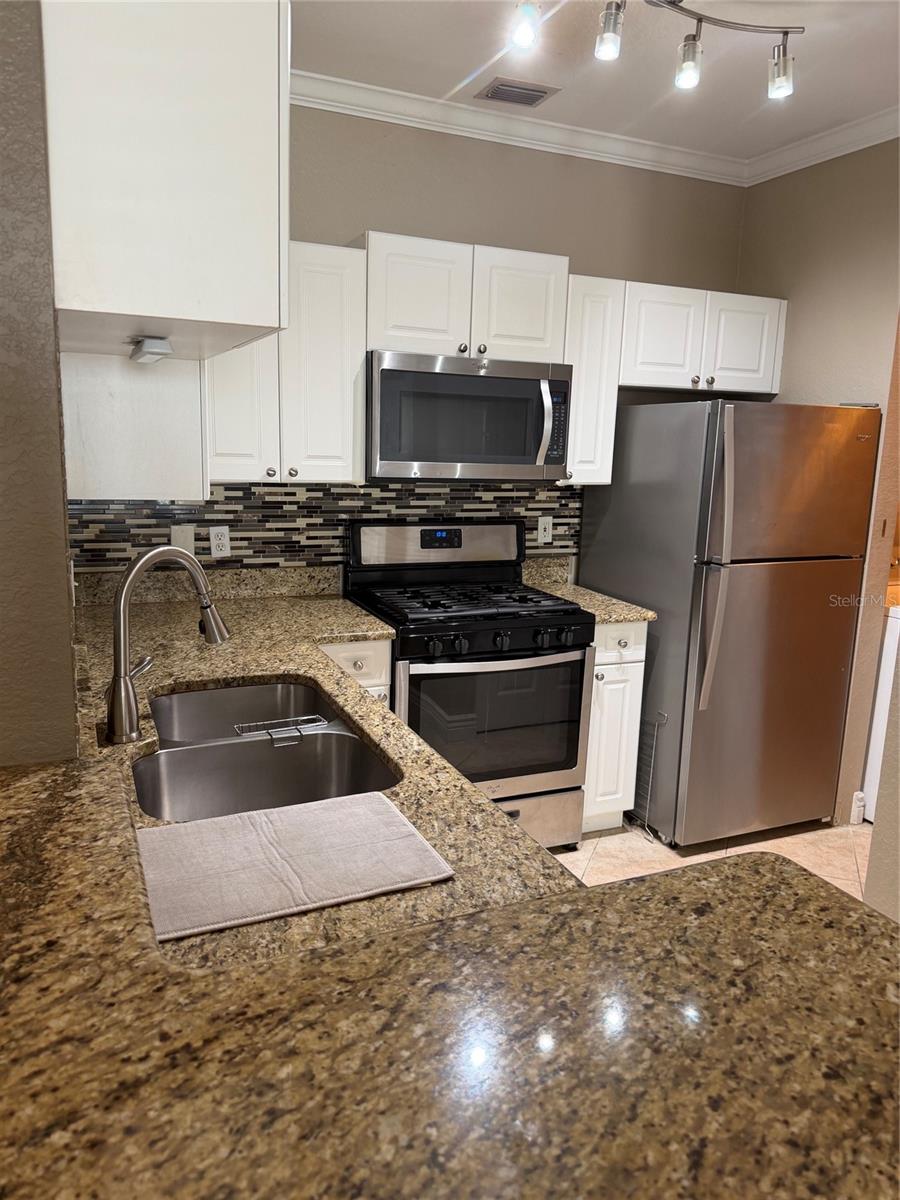 GRAND VENEZIA AT BAYWATCH CONDO - Residential Lease