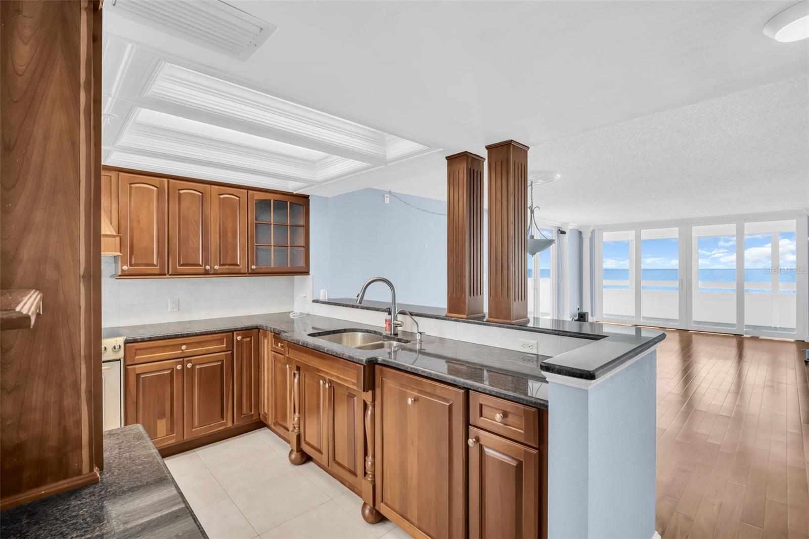 REDINGTON TOWERS 1 CONDO - Residential