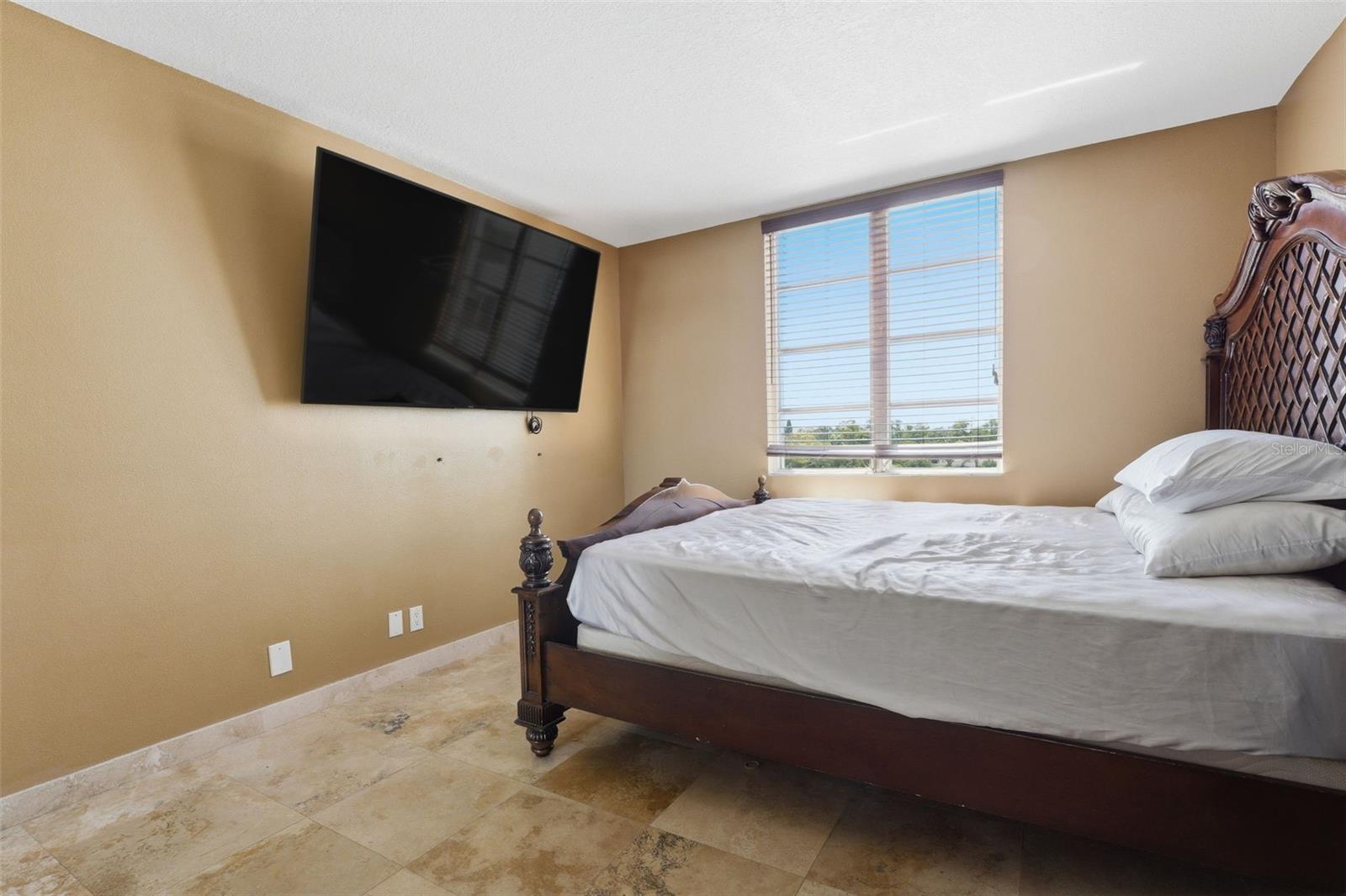RAINTREE CONDO - Residential