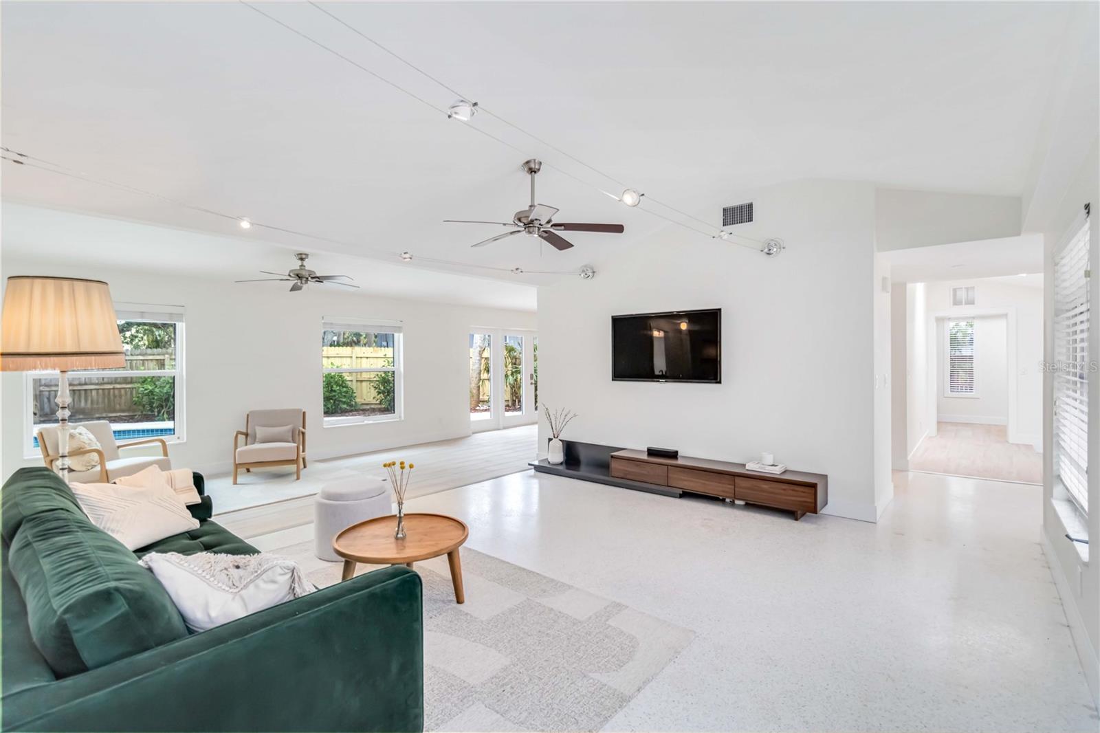 SIESTA BEACH - Residential
