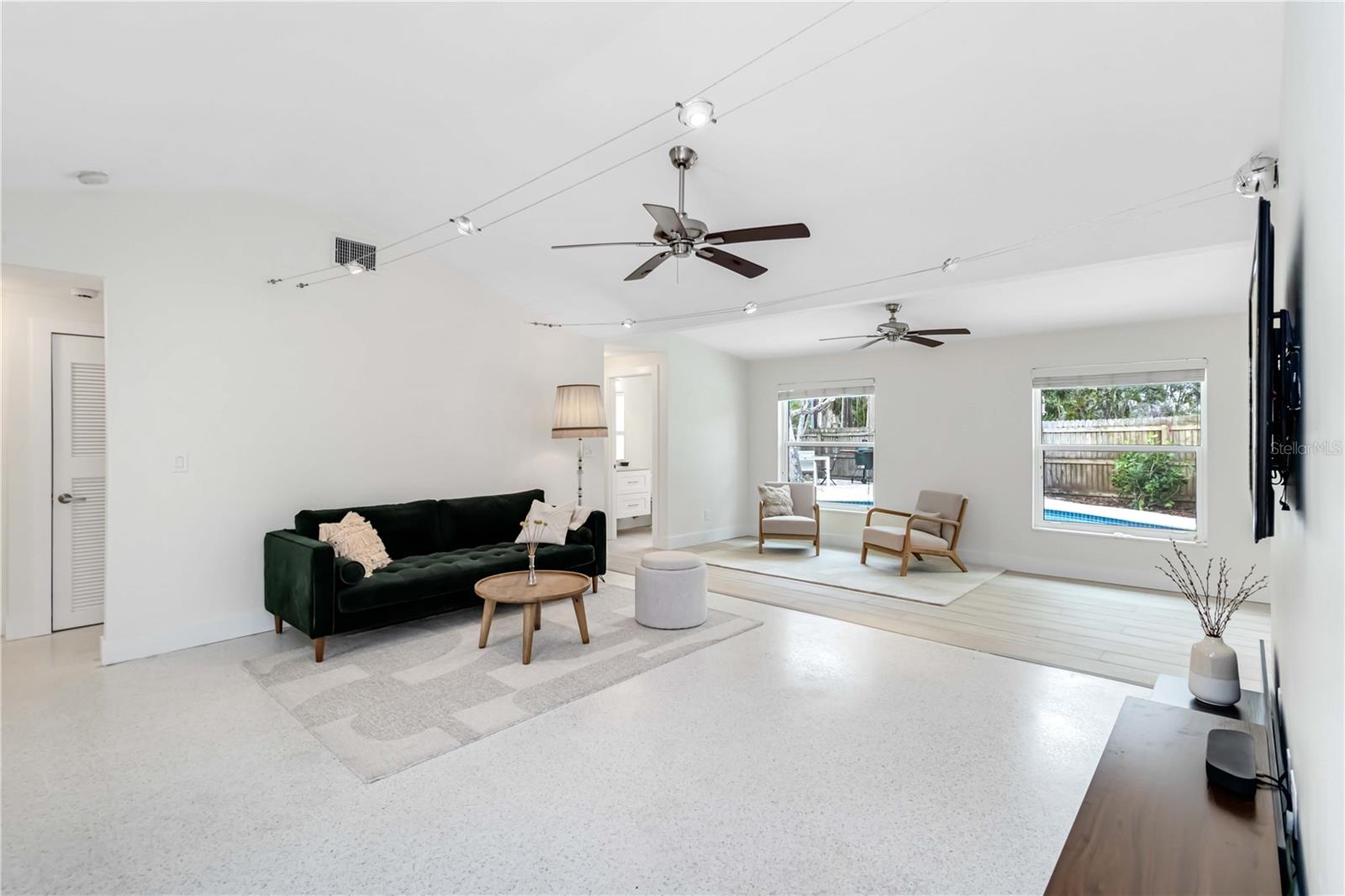 SIESTA BEACH - Residential