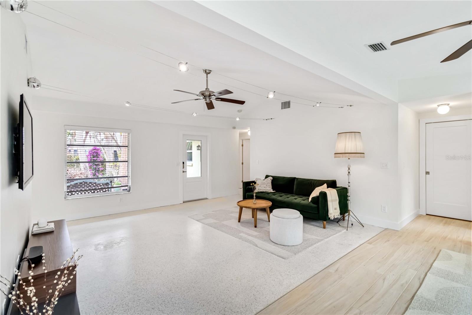 SIESTA BEACH - Residential