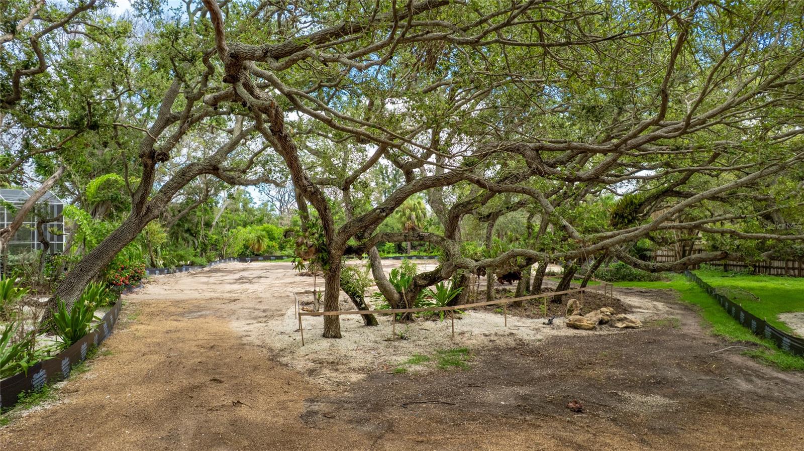 SIESTA PROPERTIES INC - Land