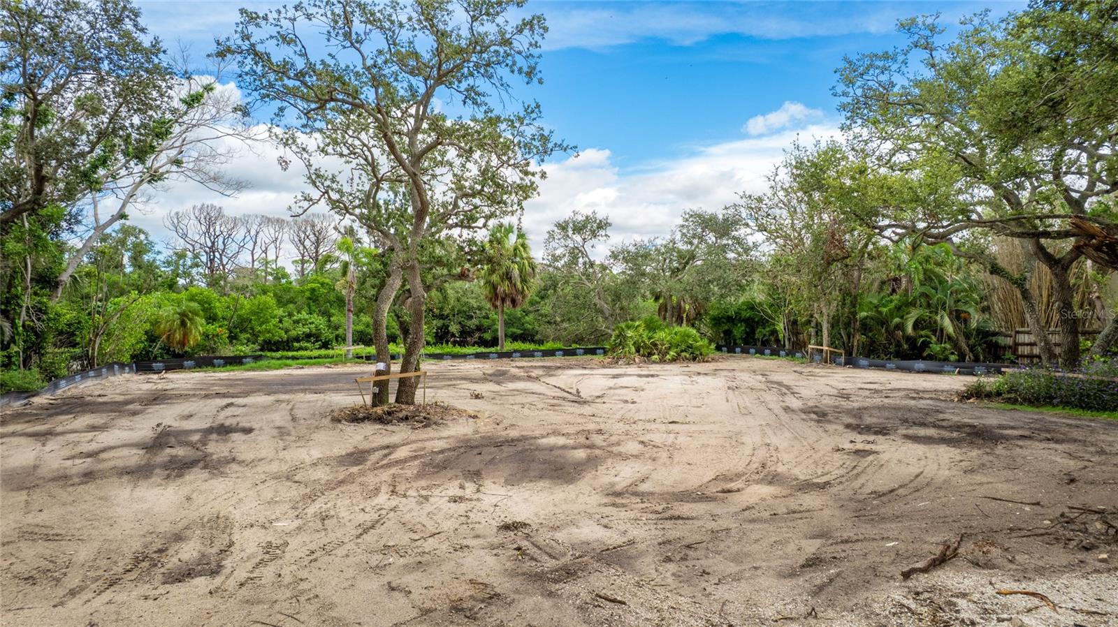 SIESTA PROPERTIES INC - Land