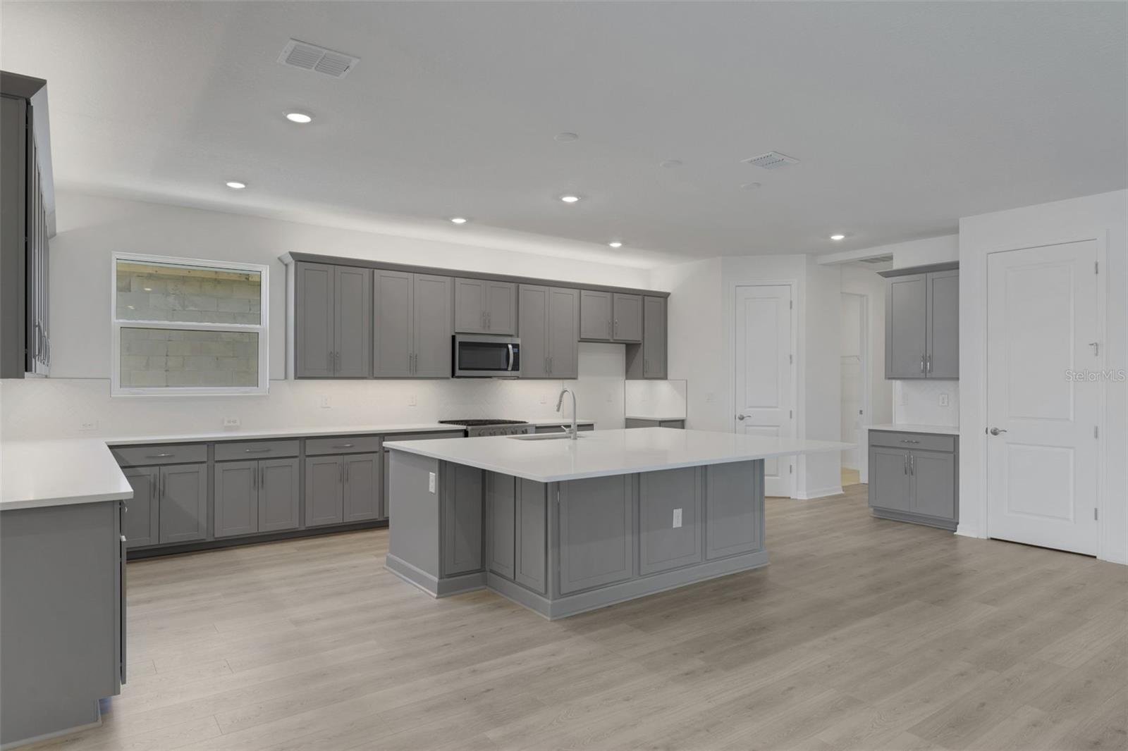 CREEKSIDE RUN - Residential
