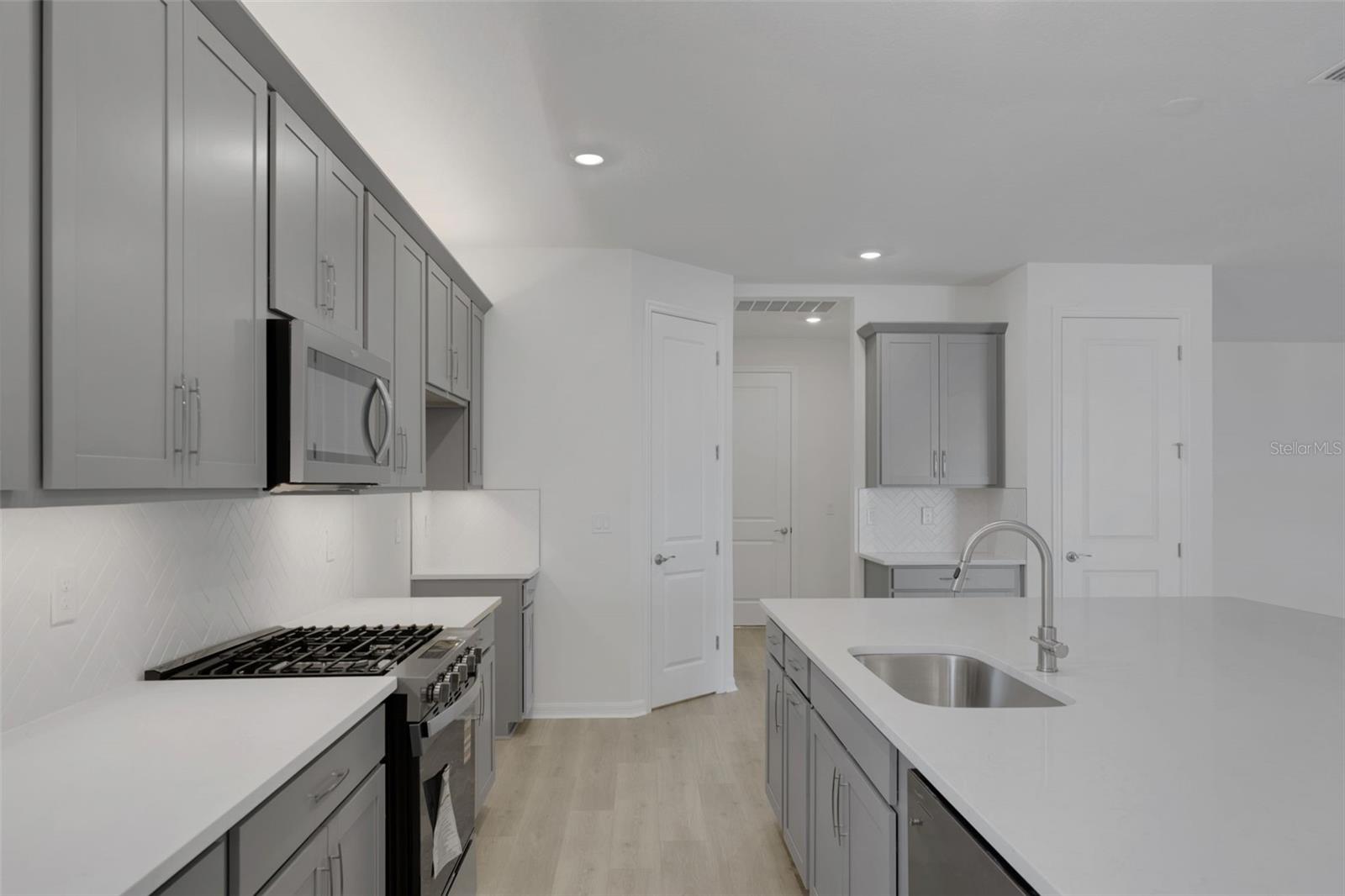 CREEKSIDE RUN - Residential