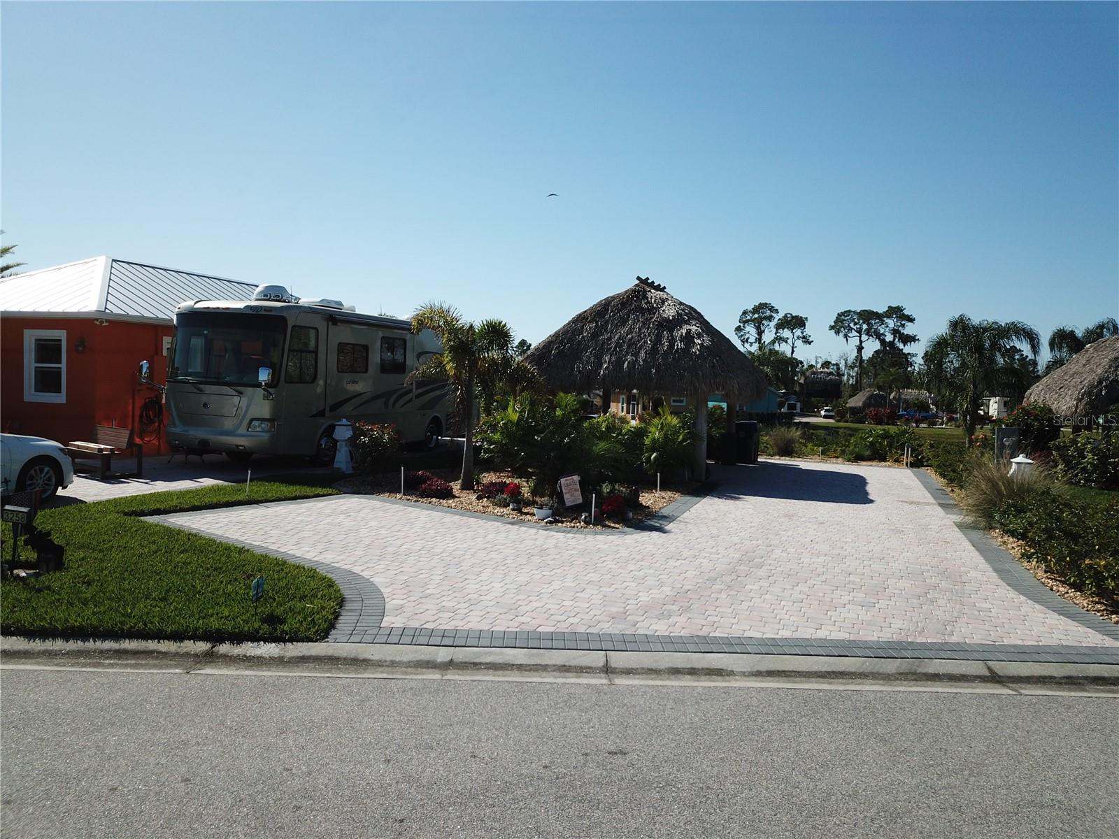 BAY LAKE RESIDENCE - Land