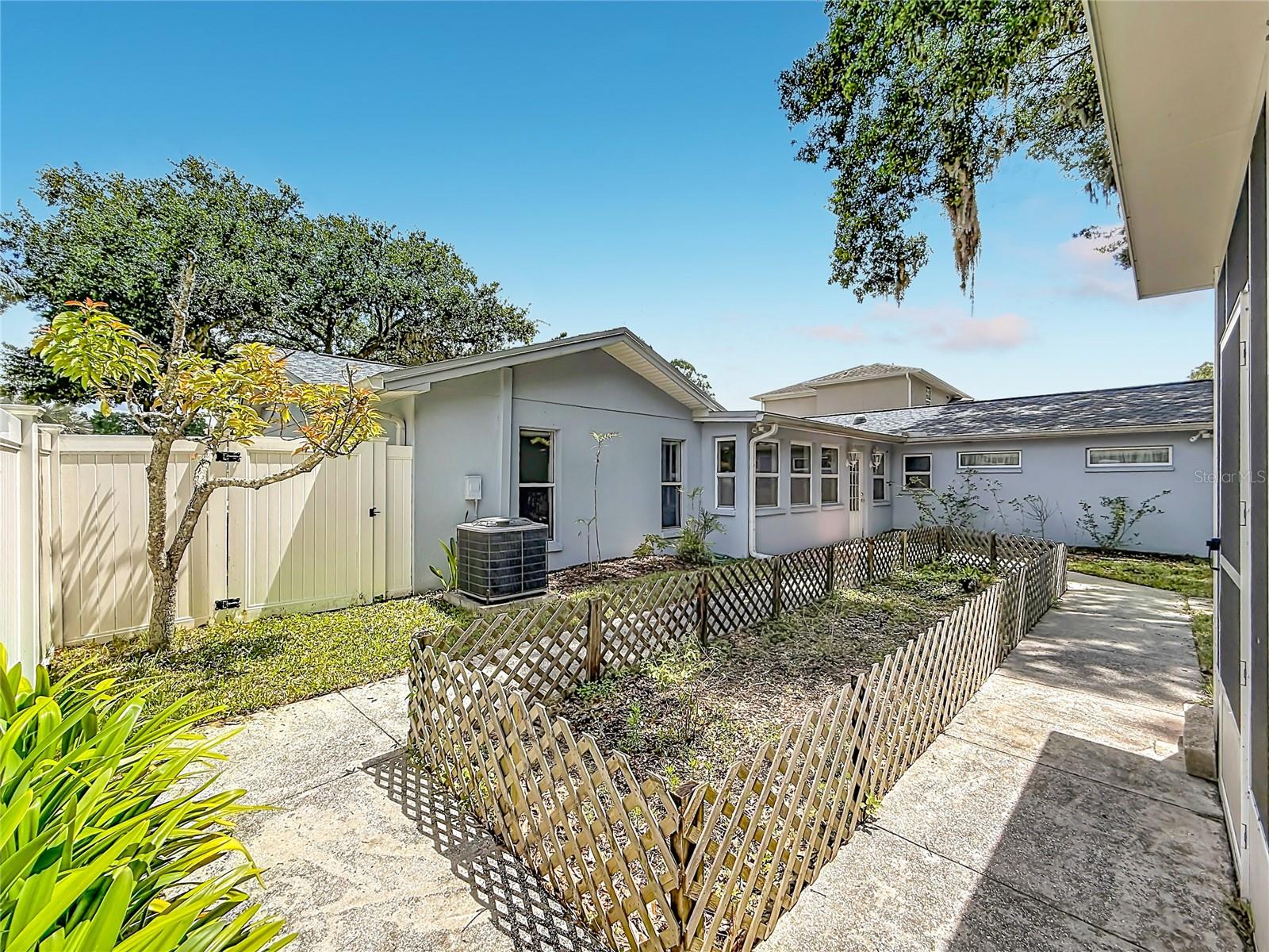 NINE EAGLES UNIT ONE SEC I - Residential