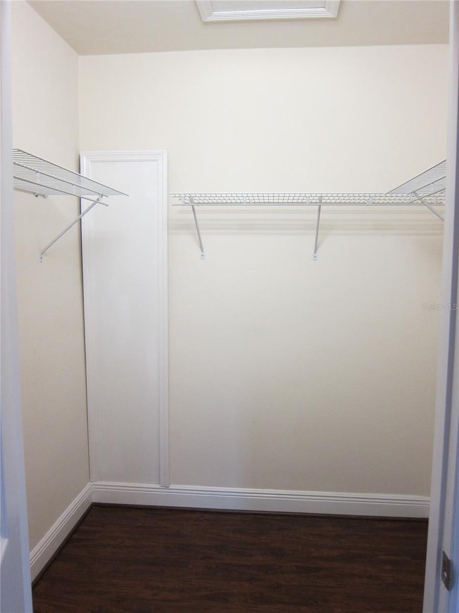 HP/MARKET SQUARE - Residential Lease
