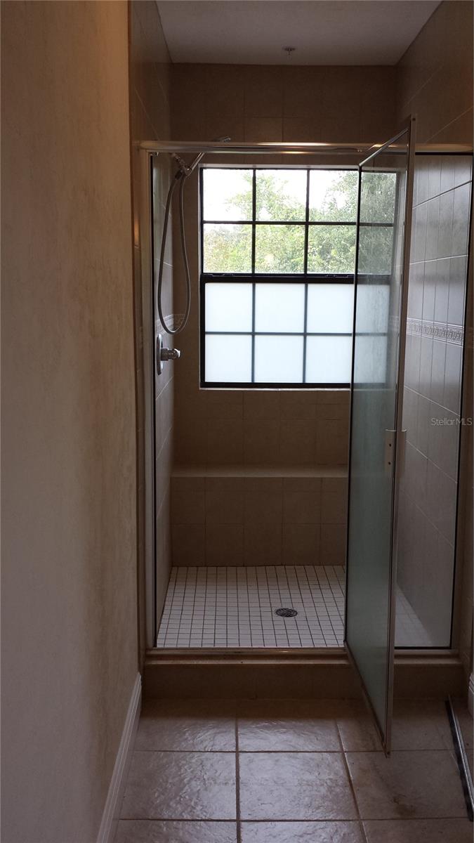 HP/MARKET SQUARE - Residential Lease
