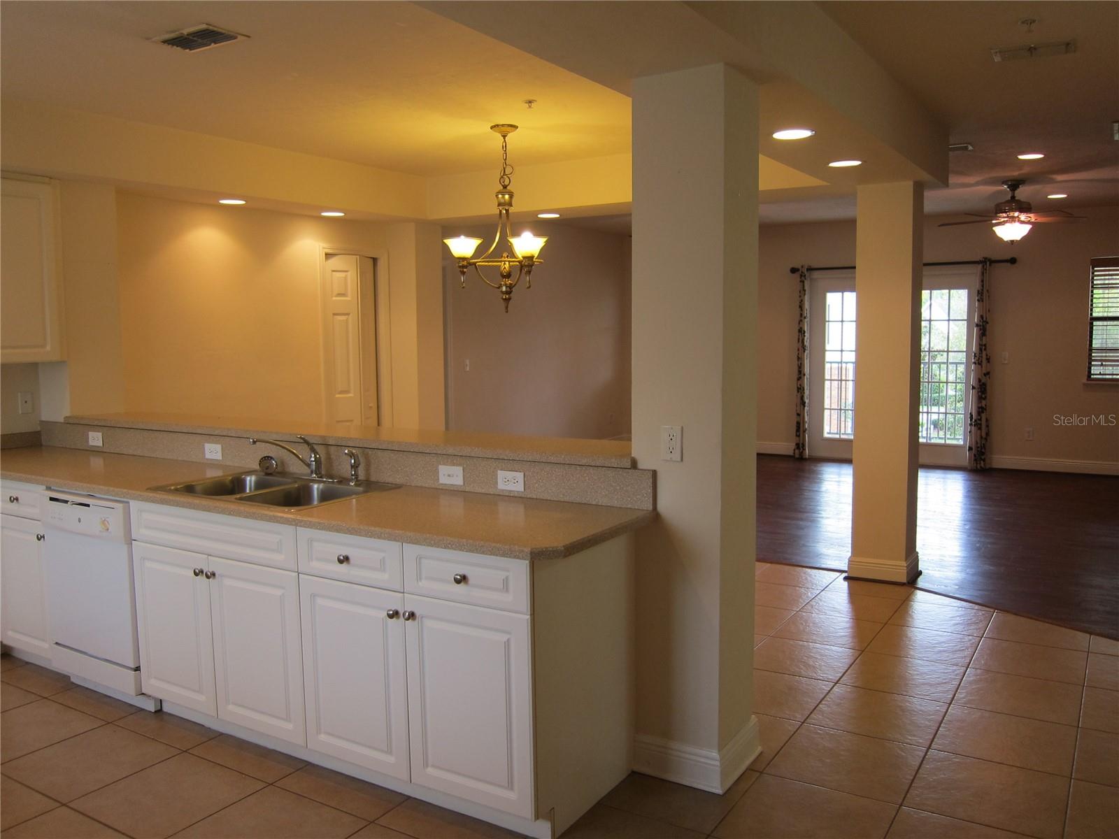 HP/MARKET SQUARE - Residential Lease