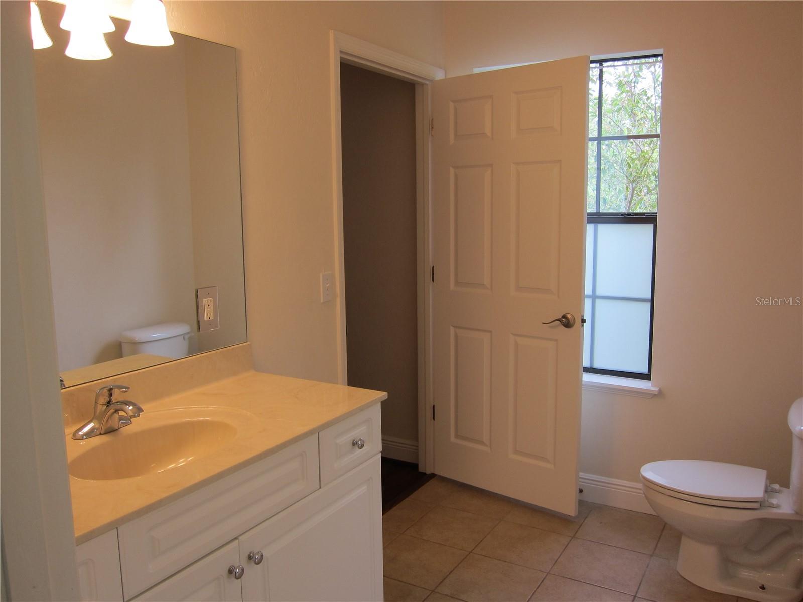 HP/MARKET SQUARE - Residential Lease