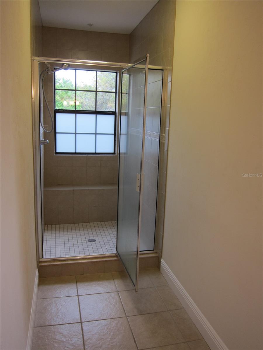 HP/MARKET SQUARE - Residential Lease