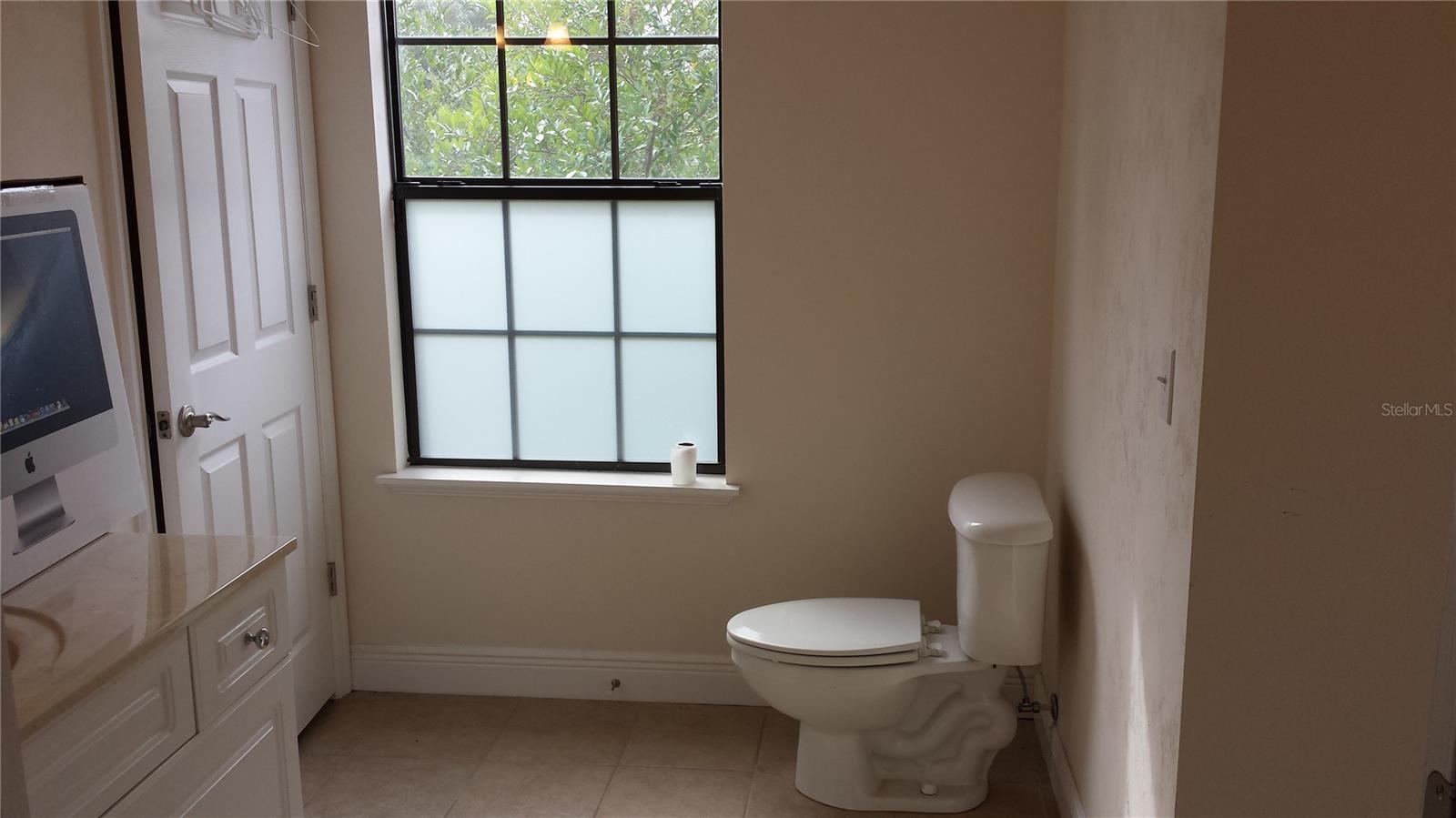 HP/MARKET SQUARE - Residential Lease