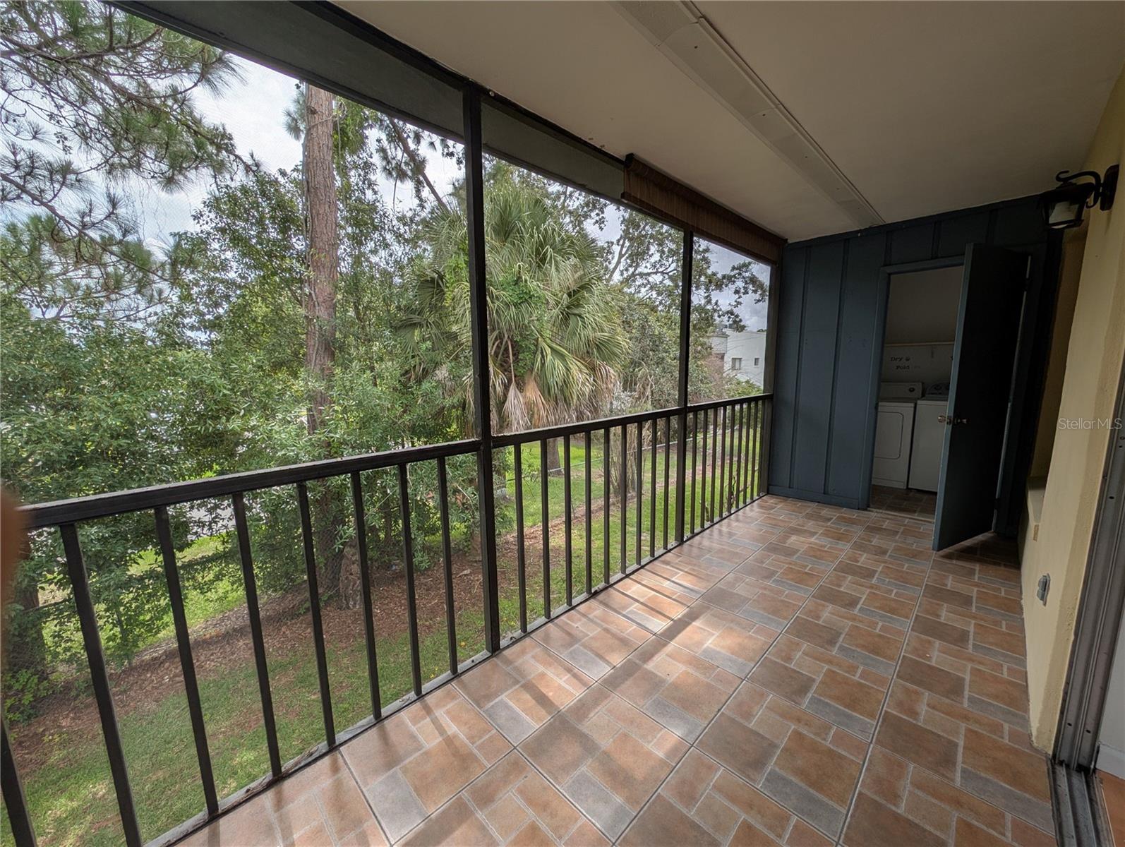 LAKEVIEW CONDO 01 - Residential Lease