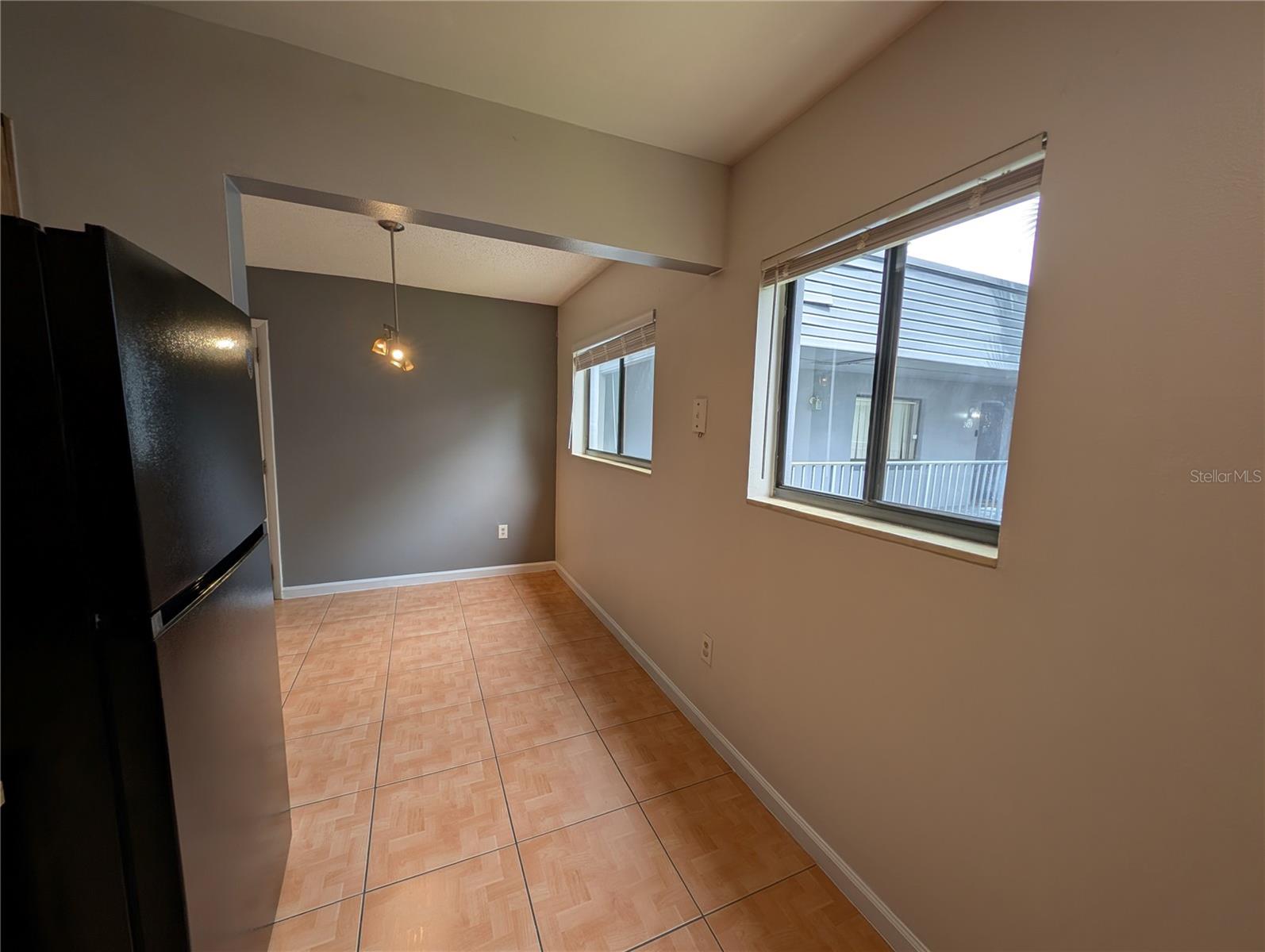 LAKEVIEW CONDO 01 - Residential Lease