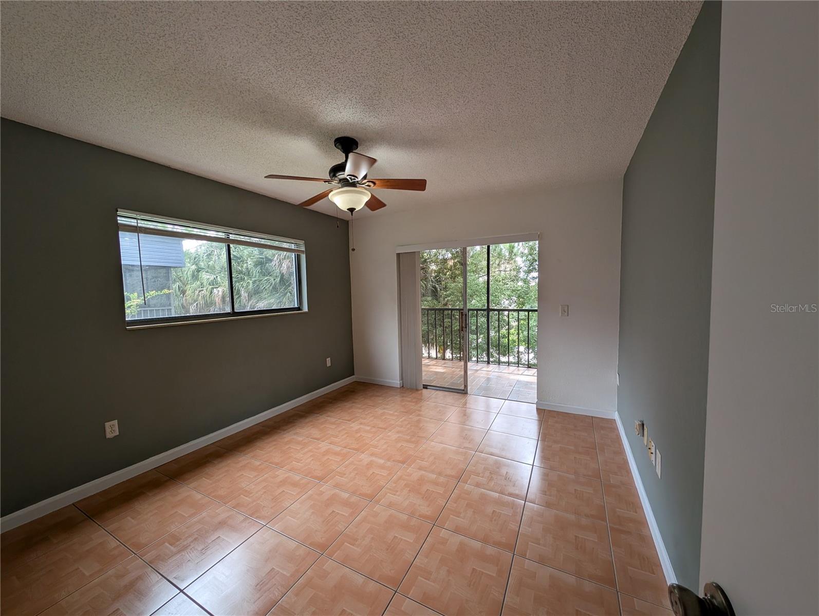 LAKEVIEW CONDO 01 - Residential Lease