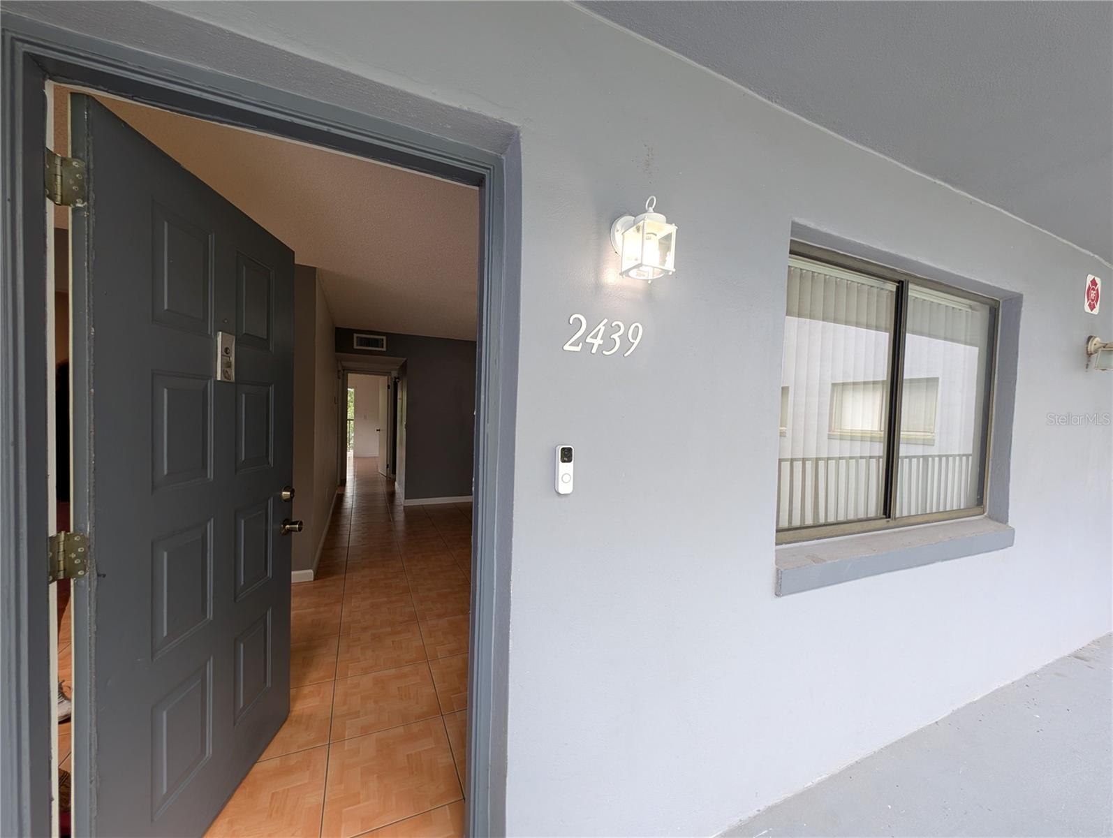 Great and spacious charming 2nd floor apartment. New appliances, freshly painted, designated parking space, many amenities to enjoy and has a room with the washer and dryer inside your own place. Enjoy the Florida weather from a screened in balcony back porch, perfect spot to relax and have a quiet moment with a beautiful landscaping.
This property offers lots o convenient places such as trails, pool, playground, schools, stores, near downtown and few minutes away from Orlando international Airport.