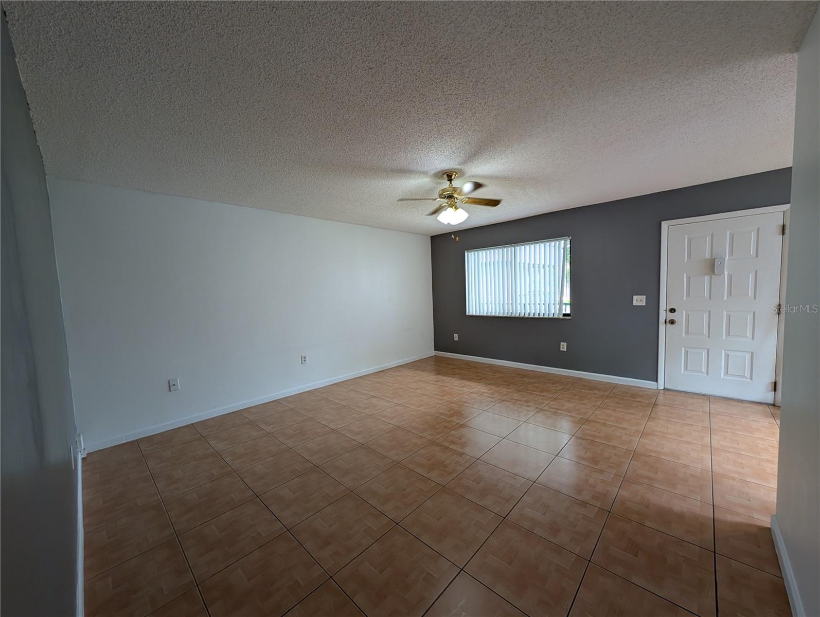 LAKEVIEW CONDO 01 - Residential Lease