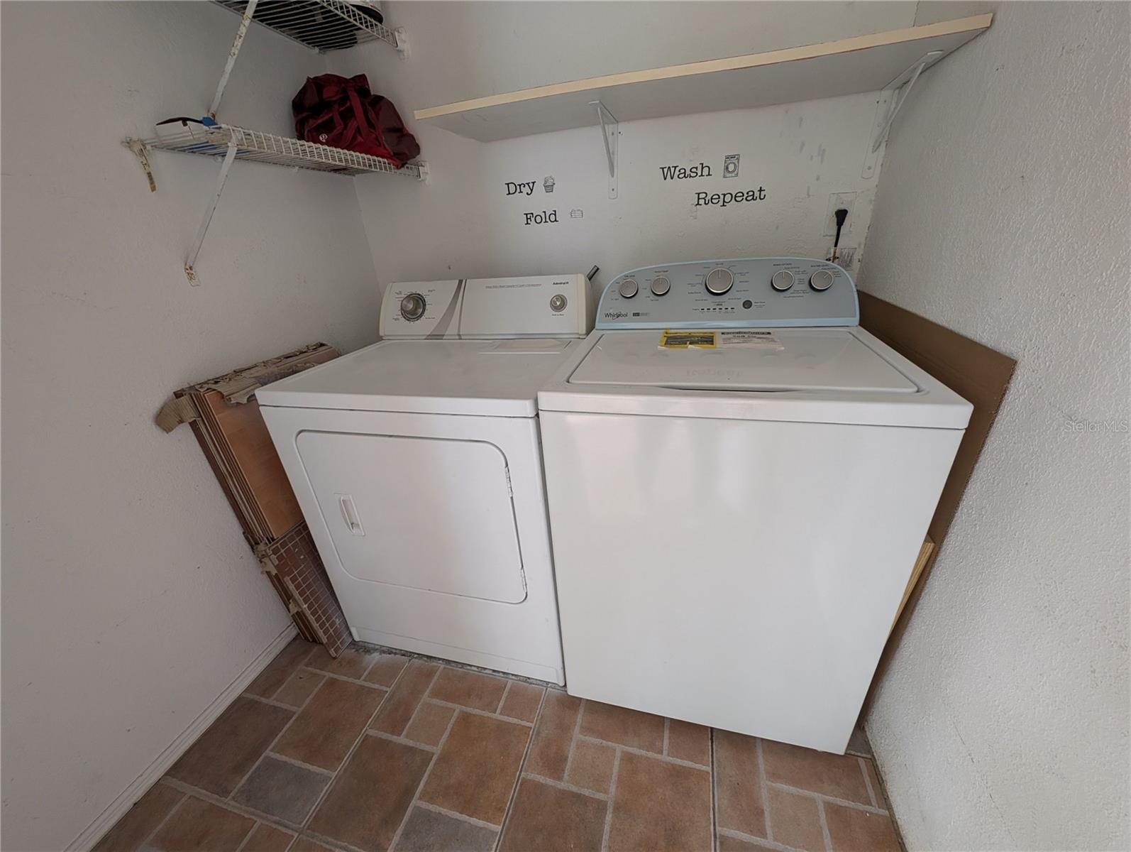 LAKEVIEW CONDO 01 - Residential Lease