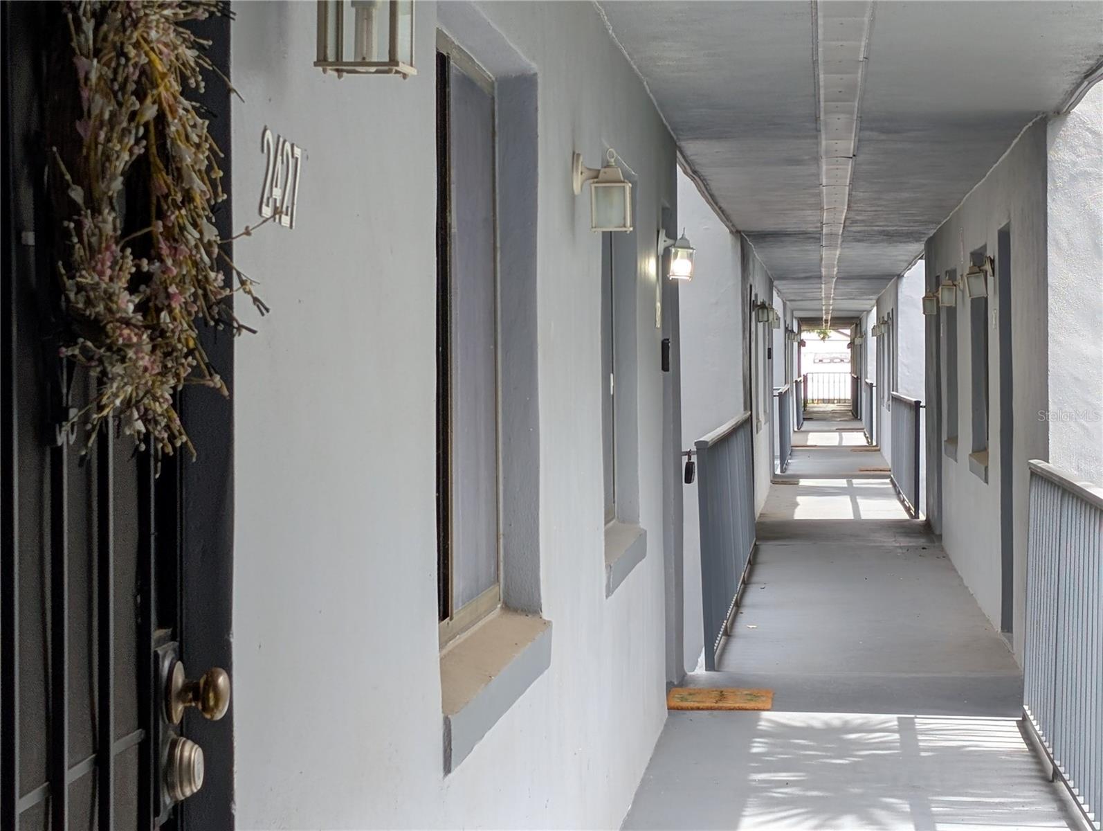 LAKEVIEW CONDO 01 - Residential Lease