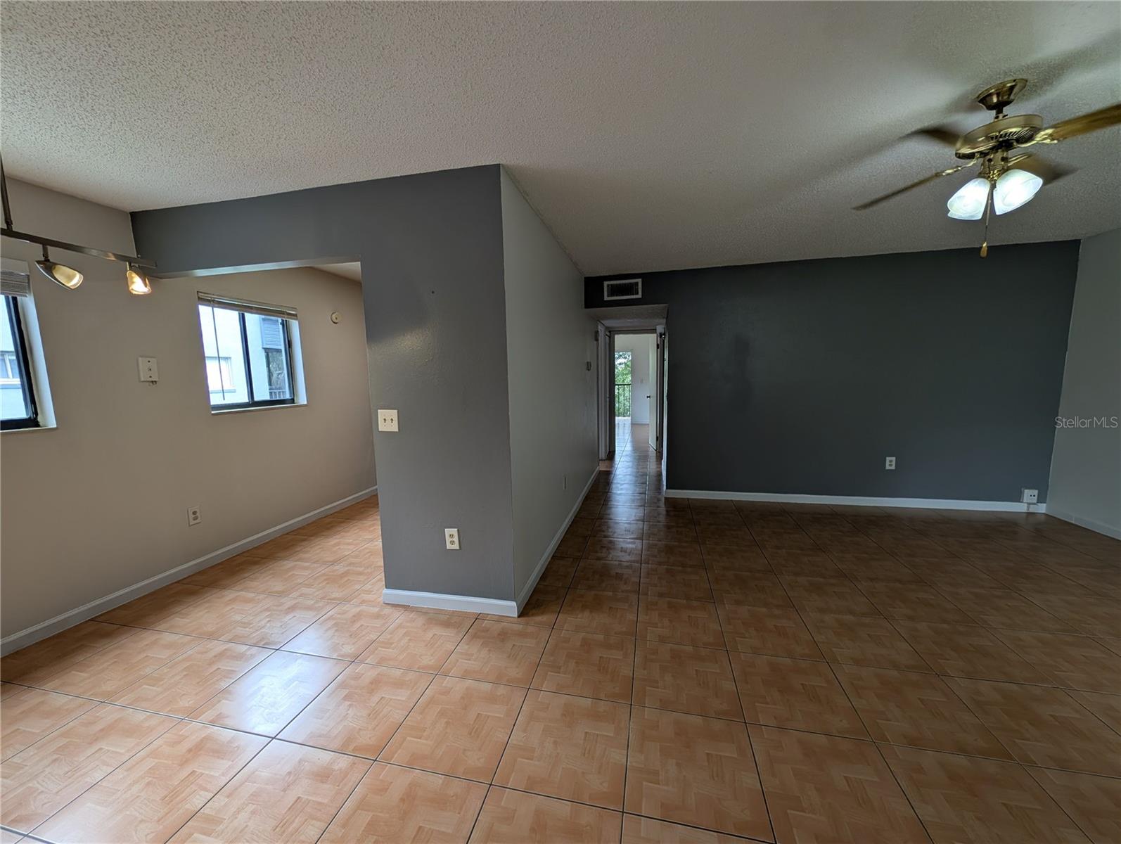 LAKEVIEW CONDO 01 - Residential Lease