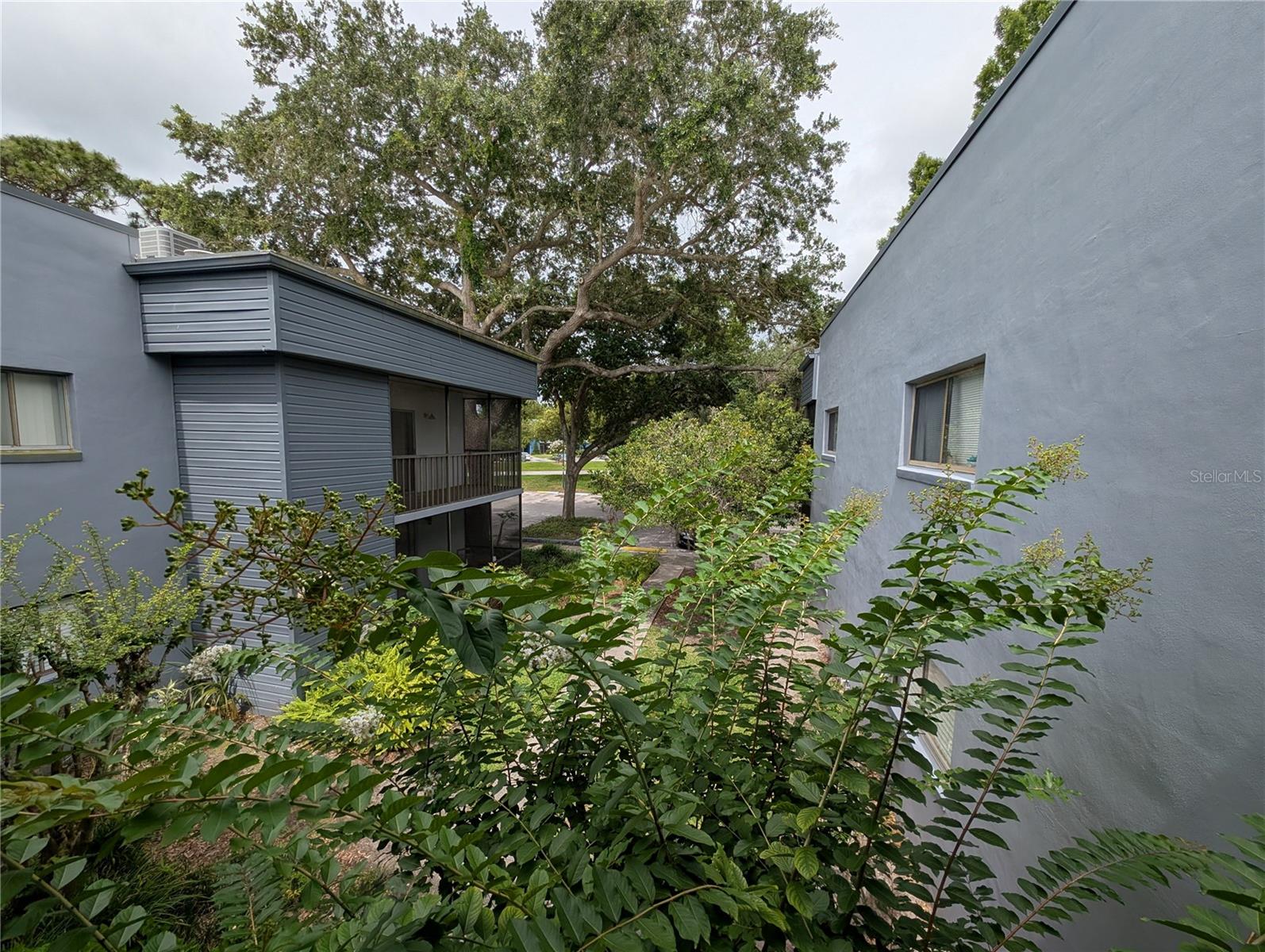 LAKEVIEW CONDO 01 - Residential Lease