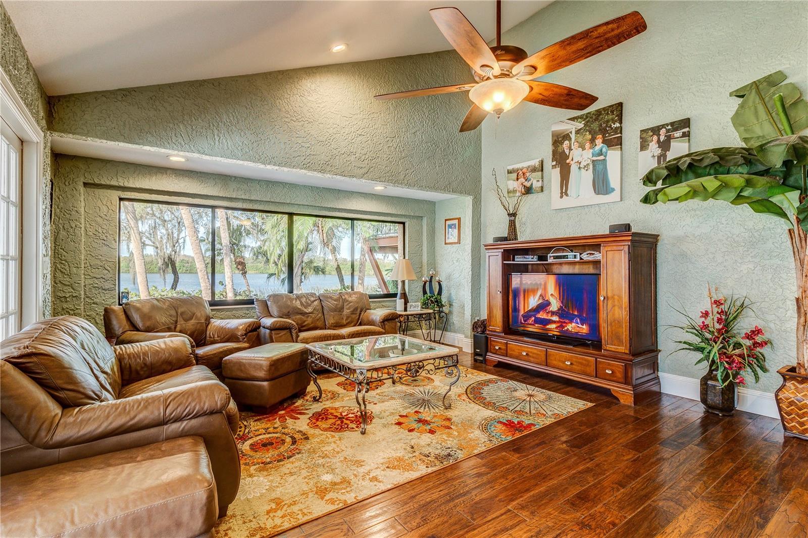 TAMPA & TARPON SPGS LAND CO - Residential