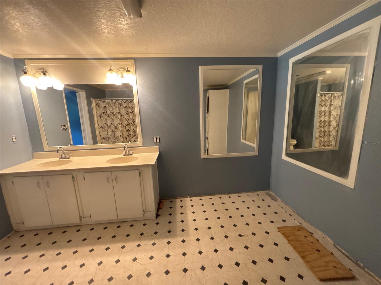 CROOM-A-COOCHEE ESTATES 73 - Residential