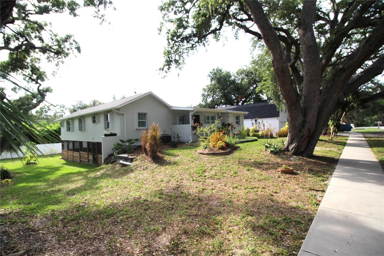 DE SOTO ESTATES - Residential