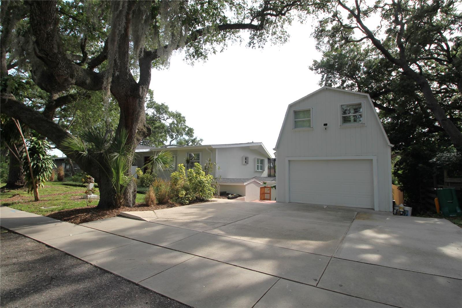 DE SOTO ESTATES - Residential