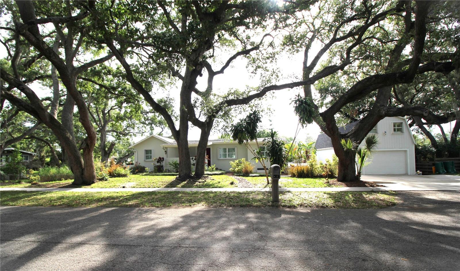 DE SOTO ESTATES - Residential
