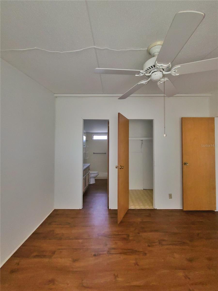 LADY LAKE EPCAY ESTATES LT 01 - Residential