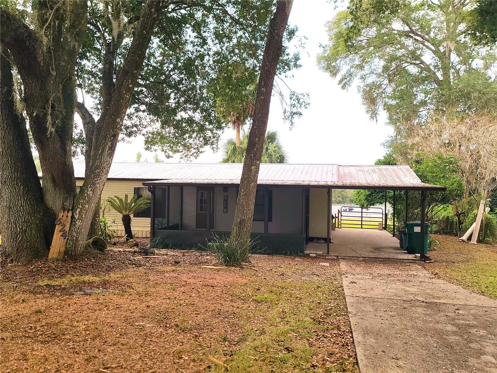 LADY LAKE EPCAY ESTATES LT 01 - Residential