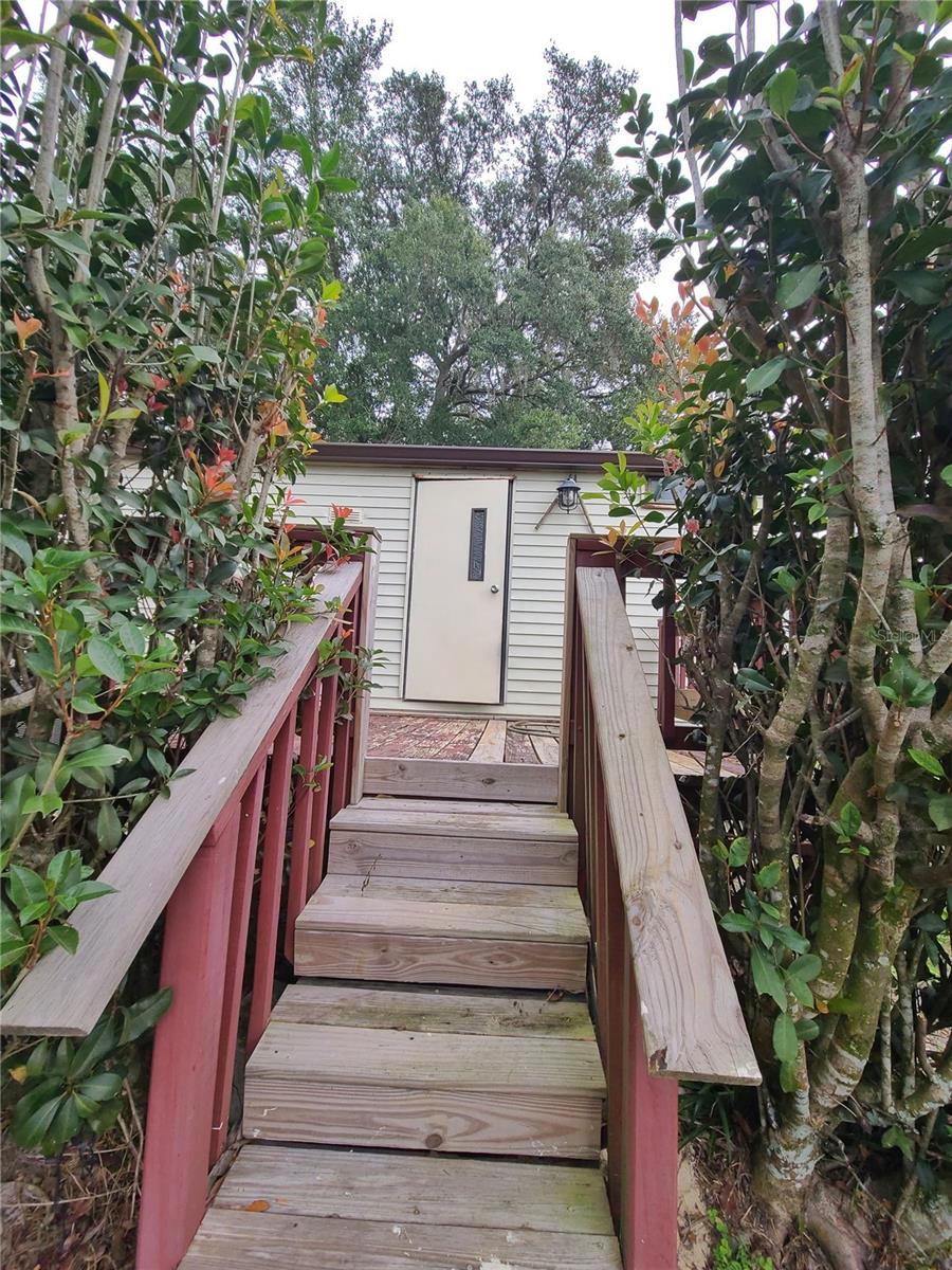 LADY LAKE EPCAY ESTATES LT 01 - Residential