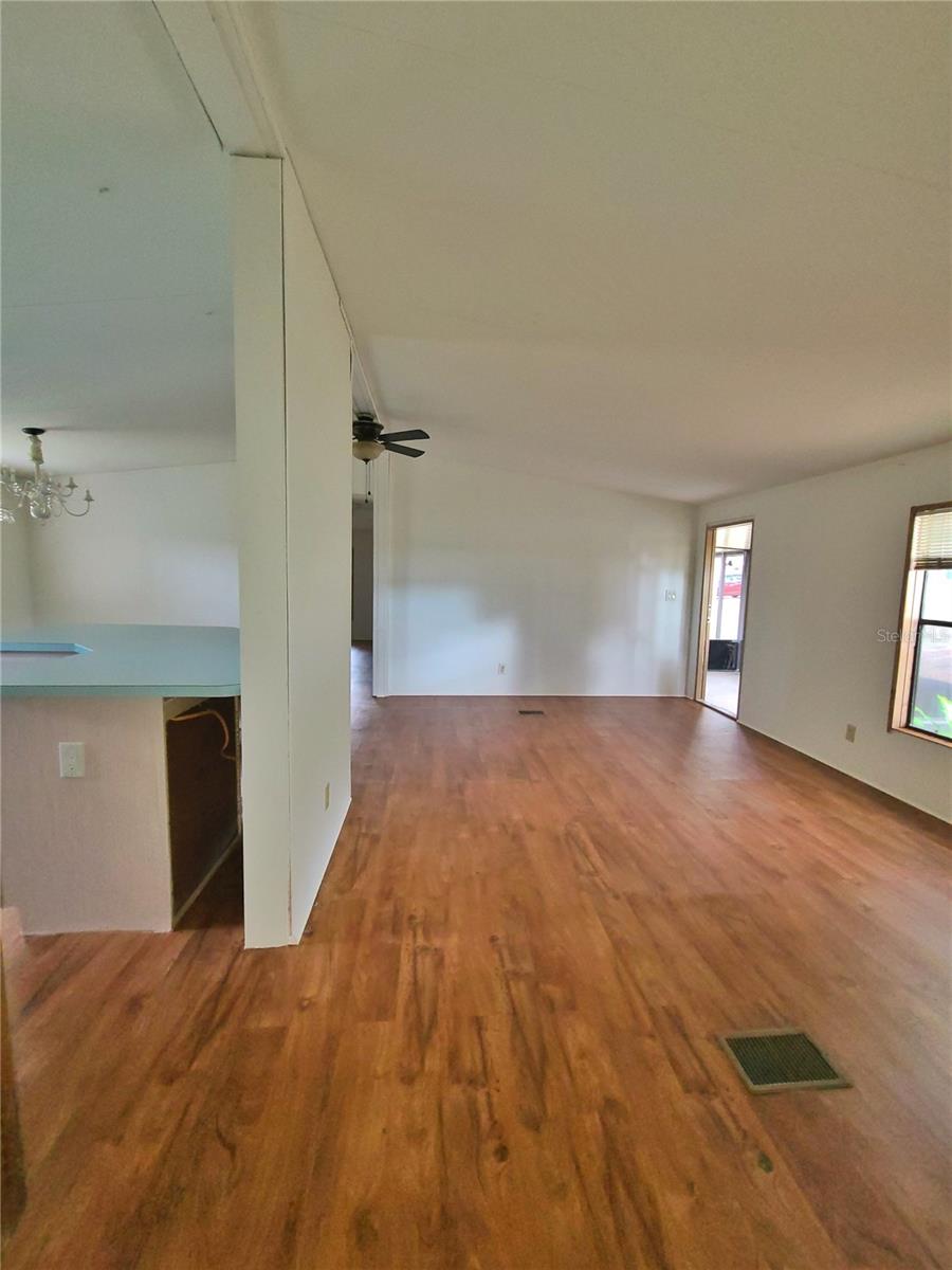 LADY LAKE EPCAY ESTATES LT 01 - Residential