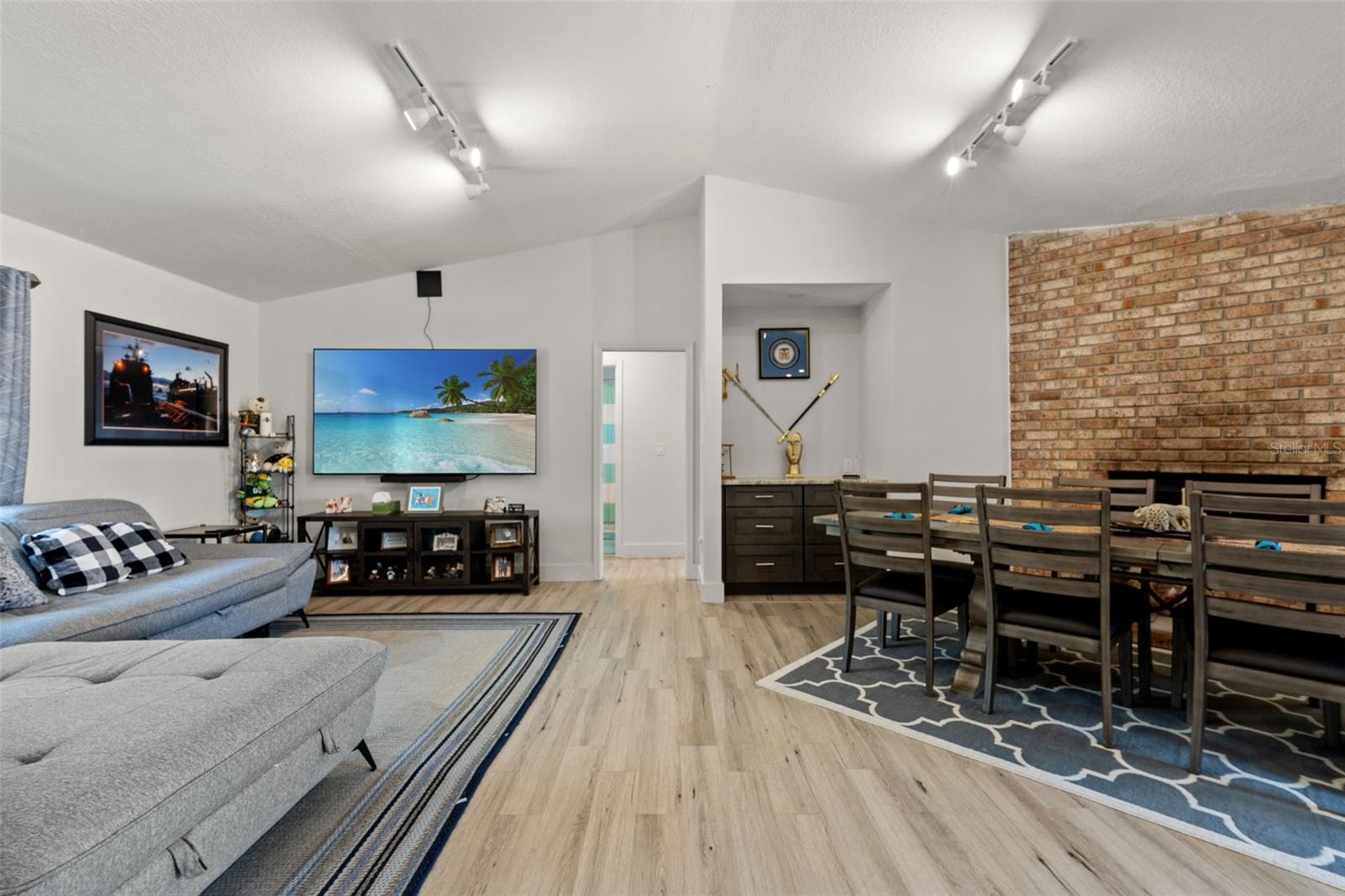 BARCLAY WOODS 2ND ADD - Residential