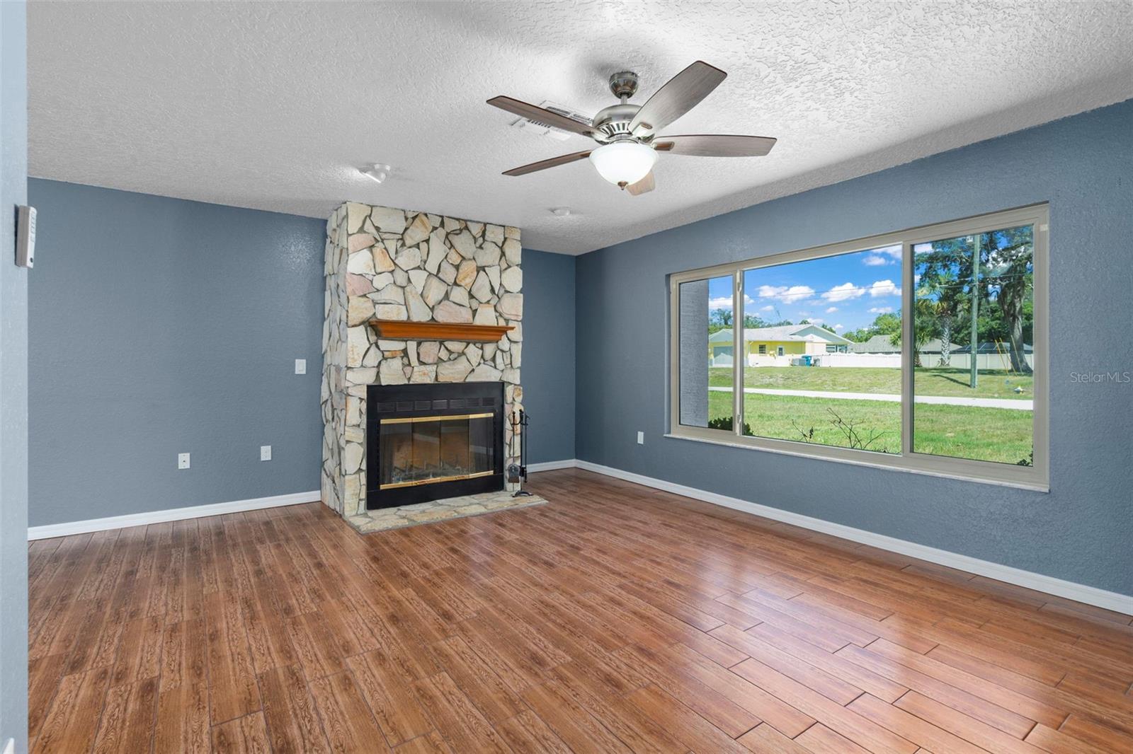 SPRING HILL - Residential
